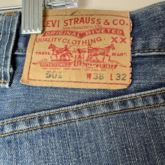 Levi's | Men's Medium Wash Straight Leg Button Fly Jeans 38x32 - Picture 4 of 7